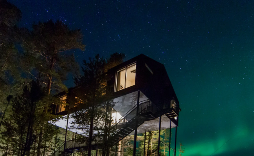 Una noche entre las copas de los árboles: el hotel de Suecia donde las habitaciones quedan suspendidas en el bosque 11 Captura de pantalla 2026 10 07 102035