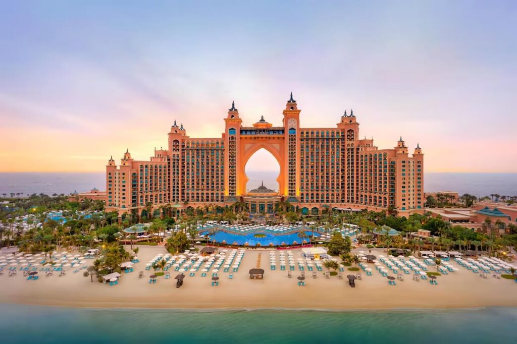 Dormir bajo el agua en Dubái: la suite de Atlantis The Palm donde los peces pasan frente a tu cama 10 att 1