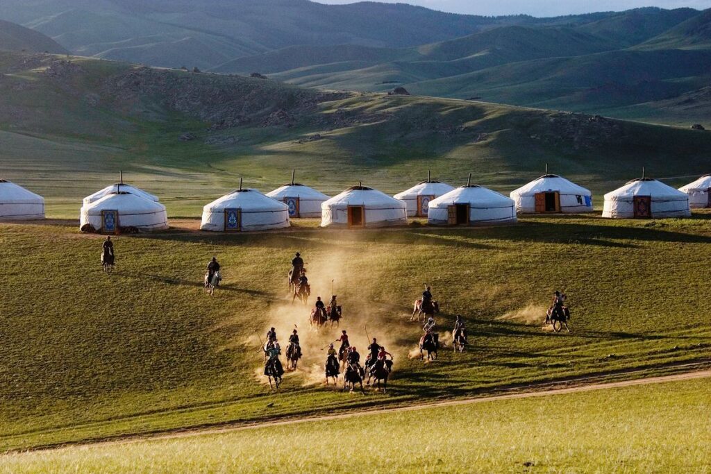 Mongolia a caballo: una expedición privada entre estepas infinitas y campamentos de lujo 11 yurtas1